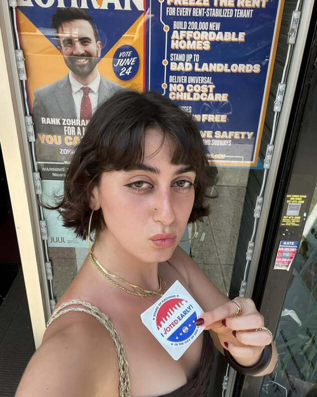 לא בדיוק מה חשבנו מהאישה הראשונה של ניו יורק (צילום: RAMA DUWAJI אינסטגרם)