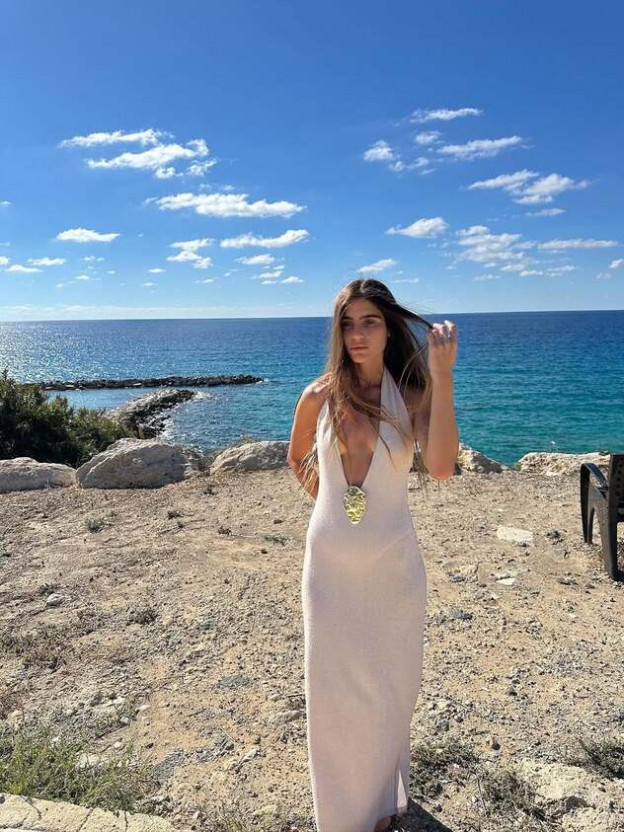 עוד לוק קייצי עם מחשוף משגע .(צילום: Shey Mika Yifrah אינסטגרם)