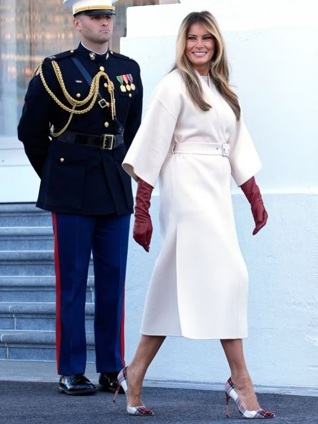 ככה נראית האישה הראשונה של ארהב כשהיא יורדת לחצר (צילום: melaniatrumprofile אינסטגרם)