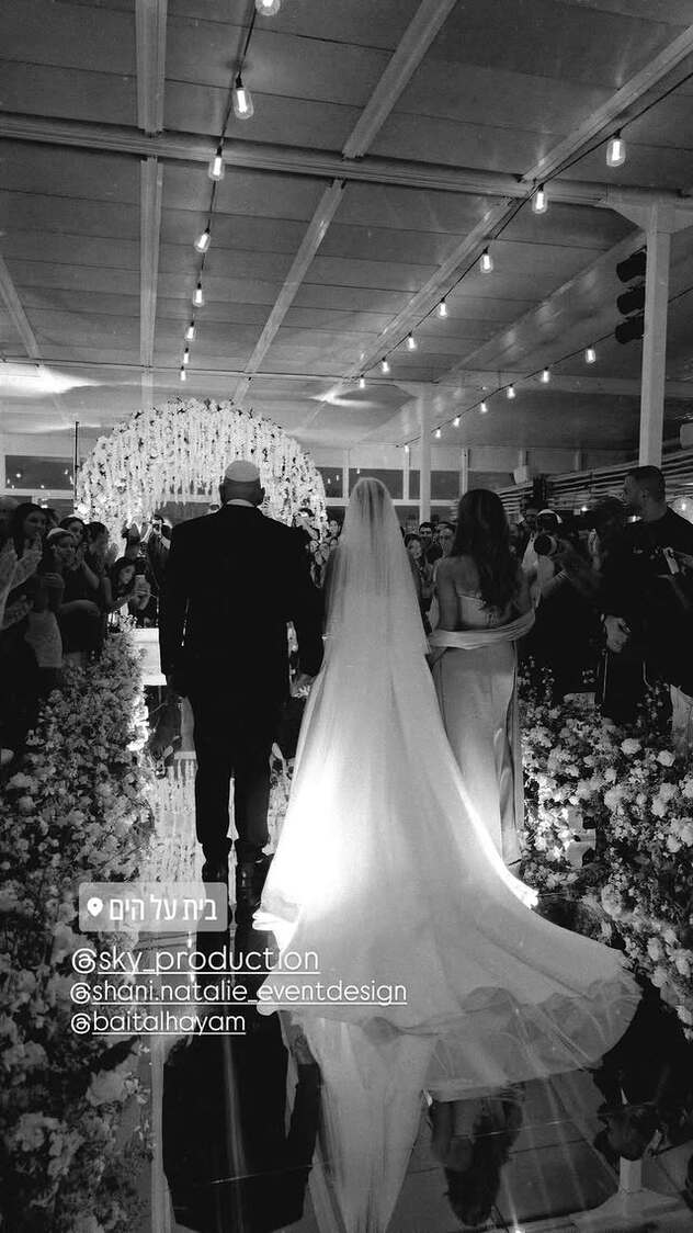 הינומה עם מסר (צילום: אינסטגרם, noakirel)