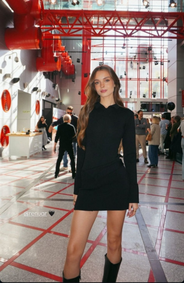 לוק קלאסי לאירוע חורפי שלא צריך להגזים בו  (צילום: ANNA ZAK אינסטגרם)