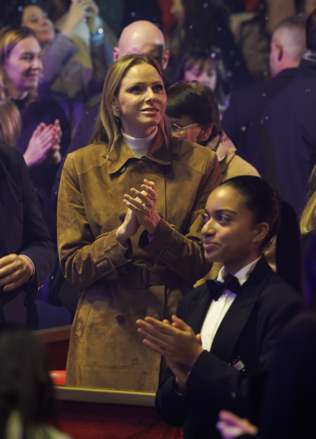 מעיל ב-6,500 שקלים (צילום: אינסטגרם, palaisprincierdemonaco)