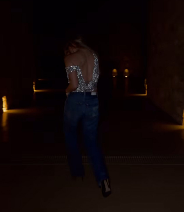 העקבים האלה לא נועדו להליכה (צילום: אינסטגרם, barrefaeli)