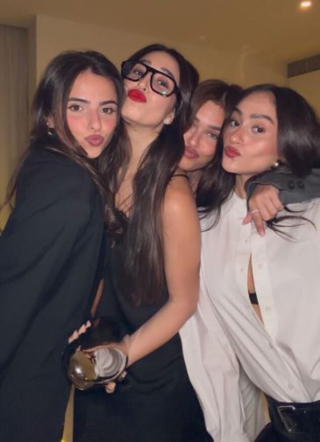 עם הבסטיז (צילום: אינסטגרם, agam_buhbut)