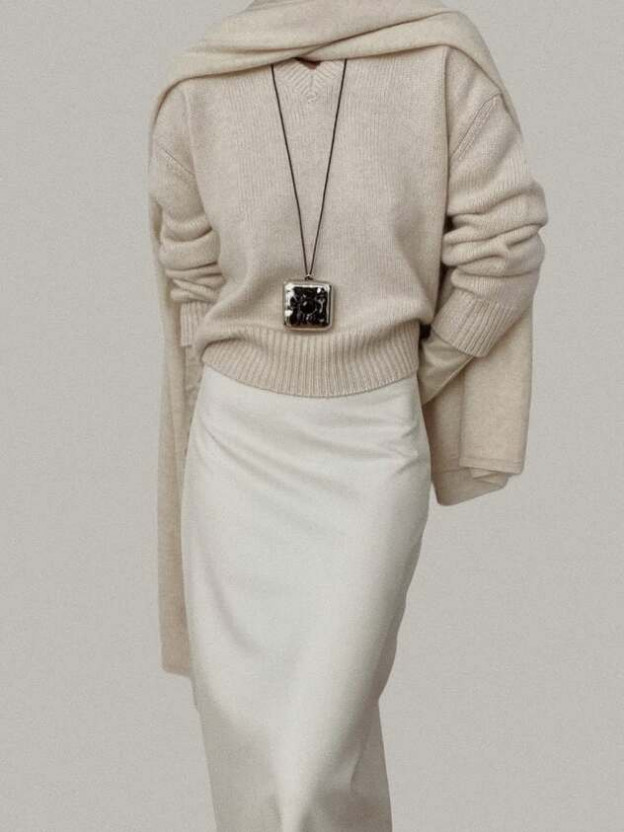 יש הרבה סאטן וזה כל כך יפה (צילום: A L M A D A L A B E L אינסטגרם)