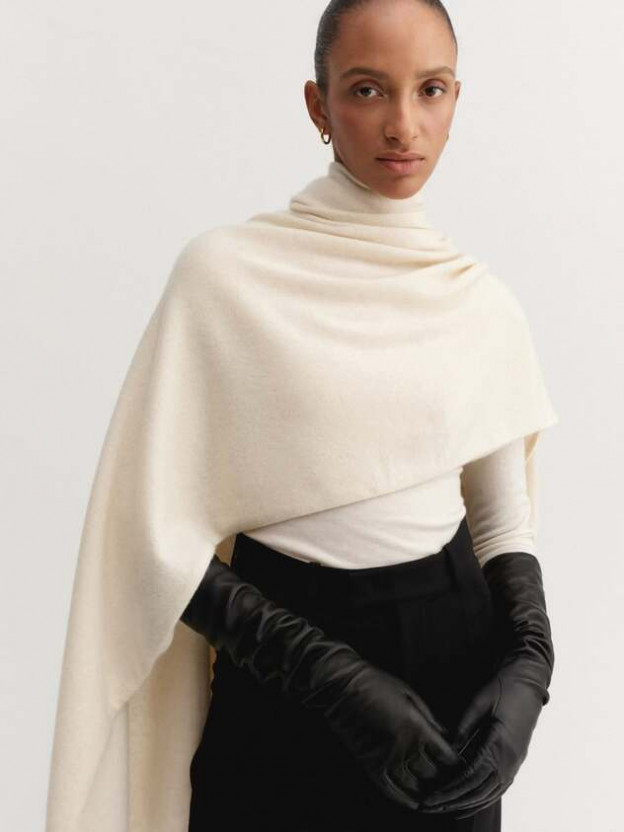 הצעיפים זה הצד החזק שלו (צילום: A L M A D A L A B E L אינסטגרם)