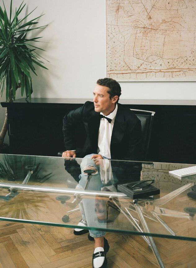 רזומה שכולל את קסטרו וז'אן פול גוטייה (צילום: סיימון אלמלם)