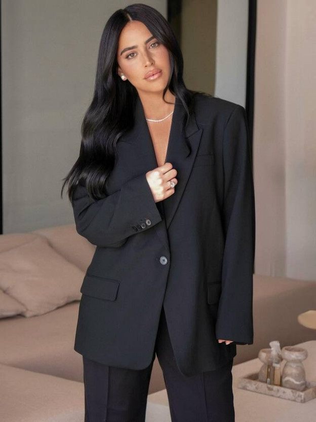 בר כהן חוגגת בברית של בנה בחליפה (צילום: Bar Noa Cohen - בר נעה כהן אינסטגרם)