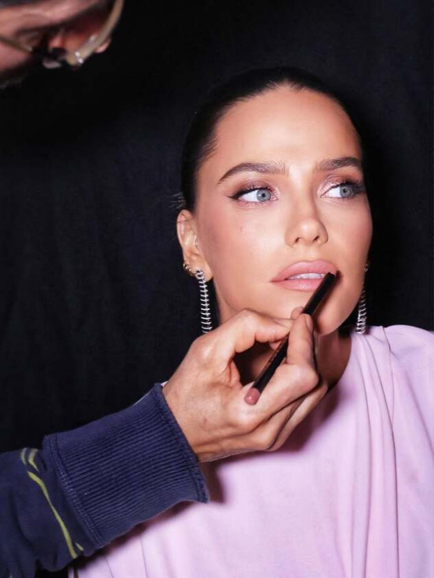 איך יפה לה הצבע (צילום: Aline Zhidkov אינסטגרם)