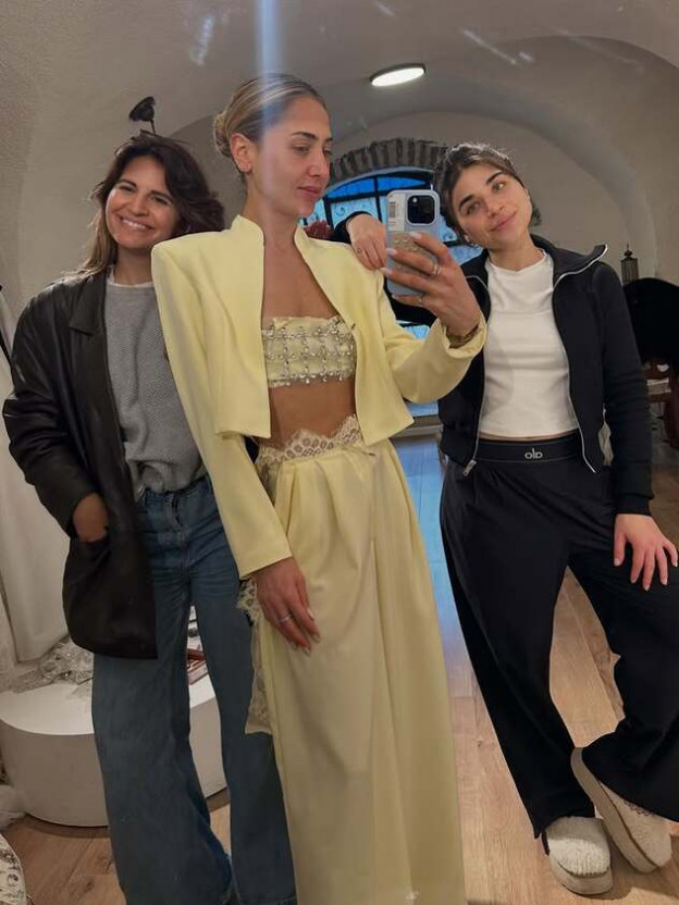 עם החברה הקרוב והסטייליסטית הצמודה עינב כפיר (צילום: chen_drix אינסטגרם)