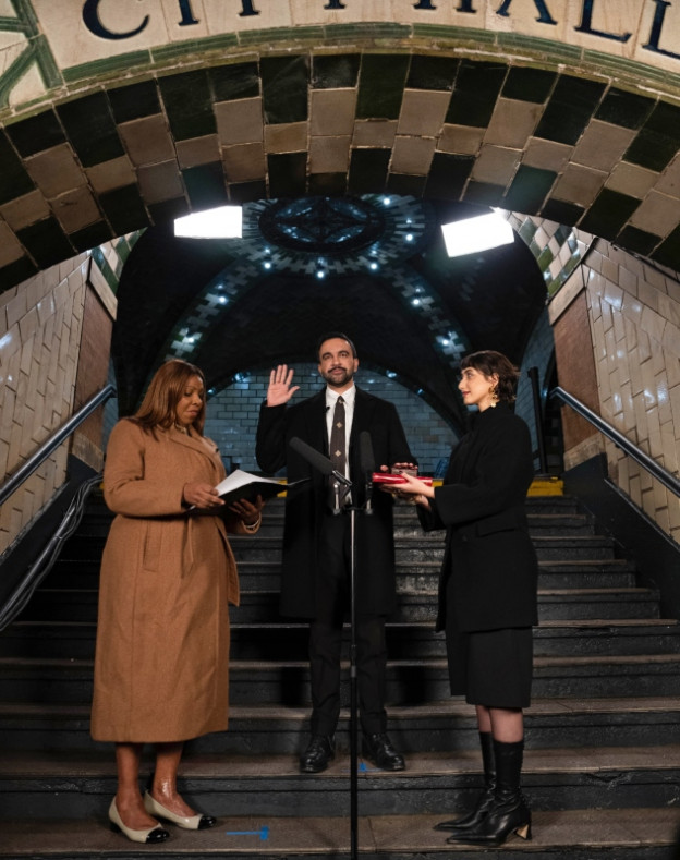 השבעת חצות בתחנת הסאבוויי (צילום: Amir Hamja-Pool/Getty Images)