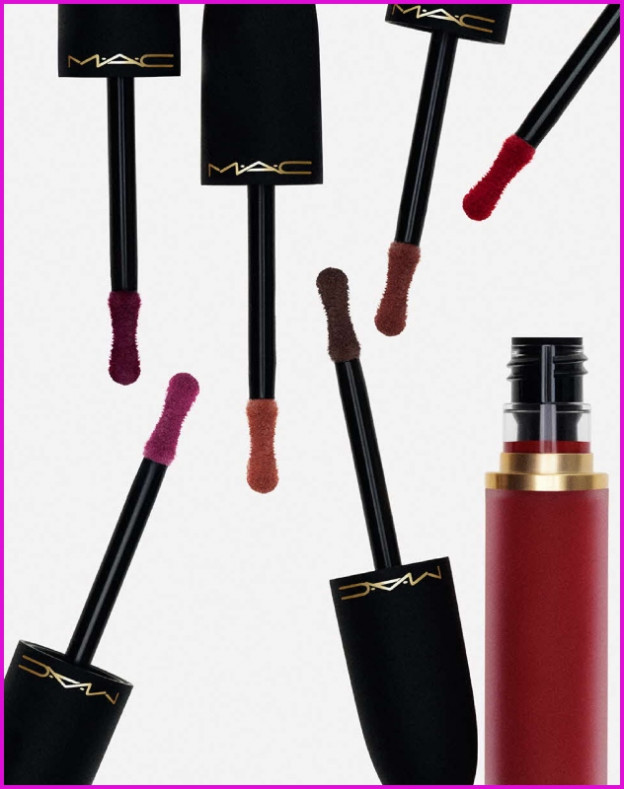 שפתון וסומק במרקם מוס Powder Kiss של מאק