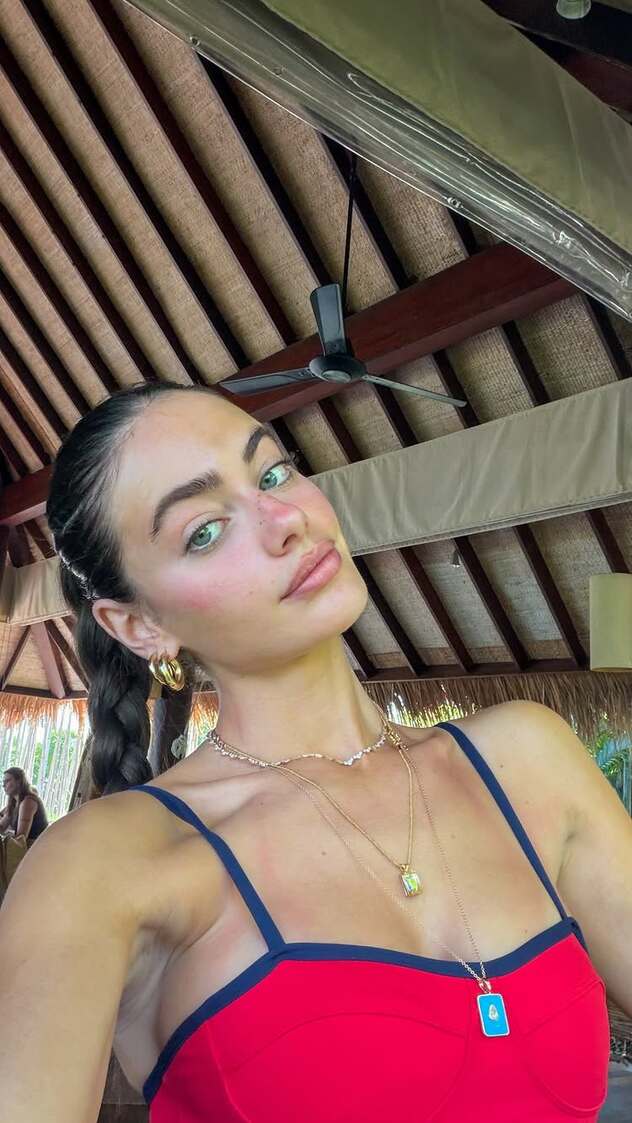 שם עוד קיץ (צילום: אינסטגרם, yaelshelbia)