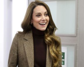 אחרי חודשים של שמועות: קייט נראית מדהים בשיער שופע