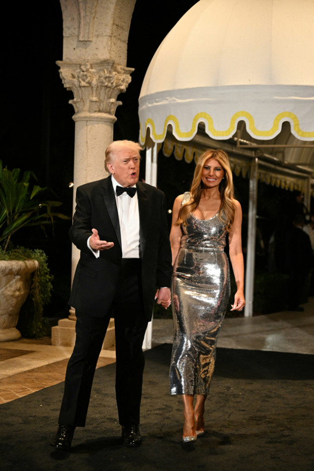 שמלה של מעצבת טורקיה - האם מדובר בבחירה מקרית? (צילום: Jim WATSON לגטי אימג'ס)