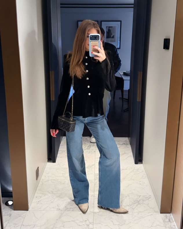 ז'קט של Aikoni, תיק של שאנל (צילום: אינסטגרם, malkovtaylor)