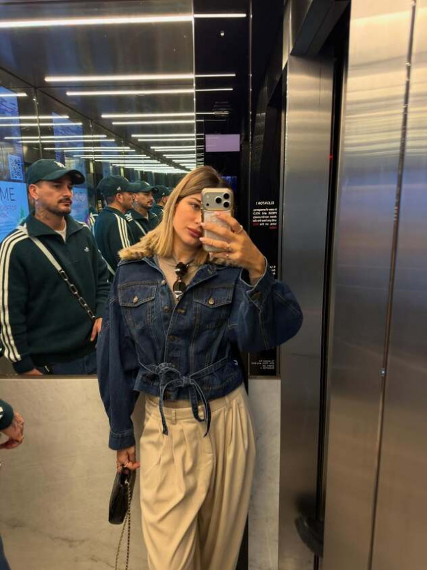 זה לא עוד סתם ז'קט ג'ינס, זה ז'קט עם טוויסט (צילום: miranbuzaglo אינסטגרם)