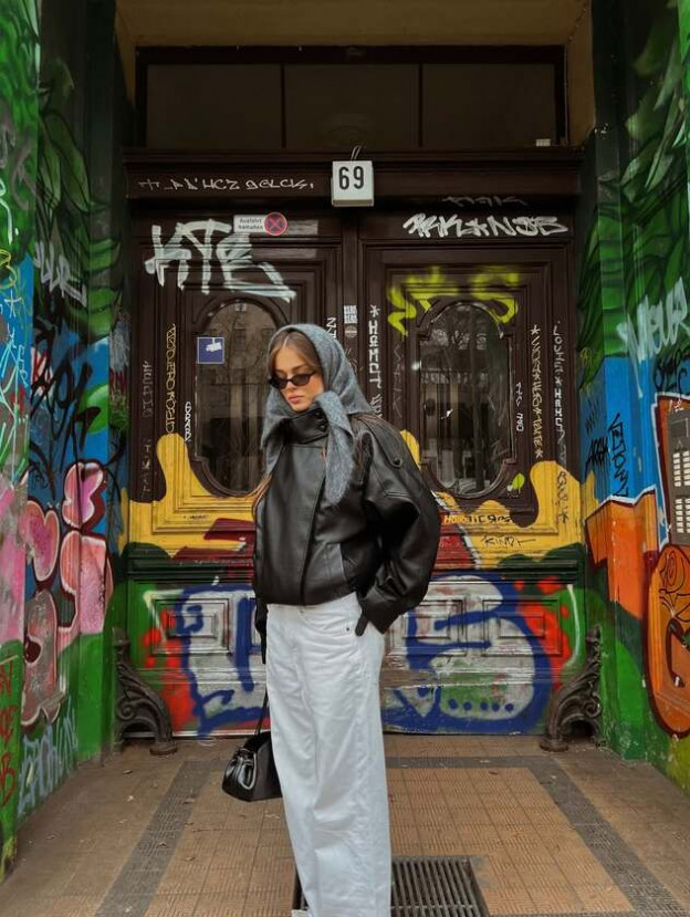 אנה זק בטרנד הצעיף הכי חם לחורף 2026 (צילום: ANNA ZAK אינסטגרם)