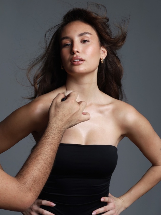 עוד טאץ'-אפ (צילום: קורל ניב מתוך אינסטגרם, gayakalderon)