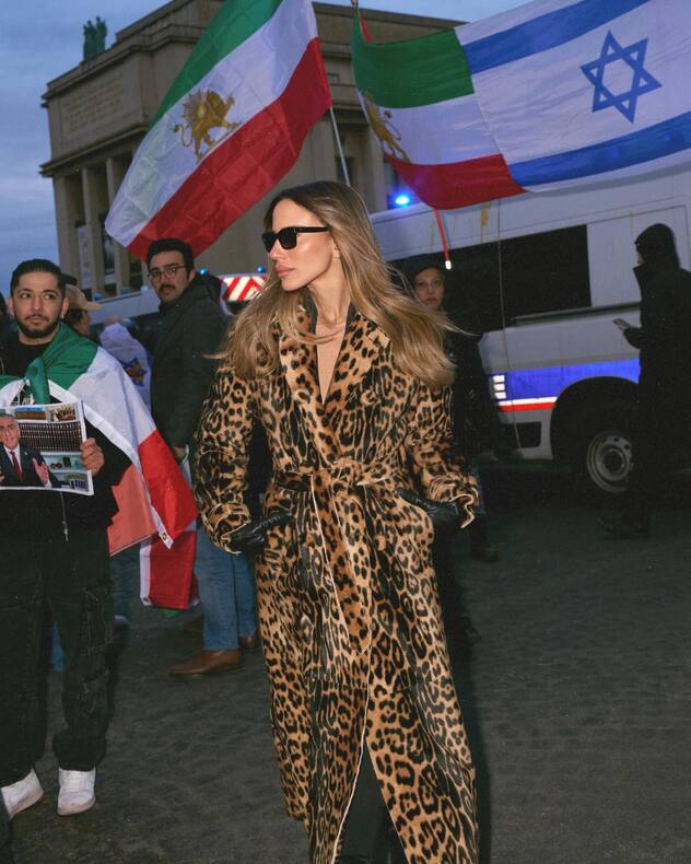 דגל ישראל ודגל איראן זה לצד זה (צילום: עמרי לוי מתוך אינסטגרם, oriaazran_)