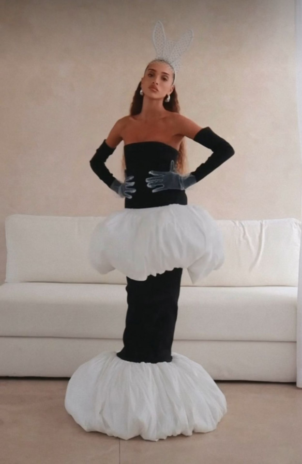 ובמעבר חד לשמלה שהיא מופע בפני עצמה  (צילום: Eden Fines אינסטגרם)