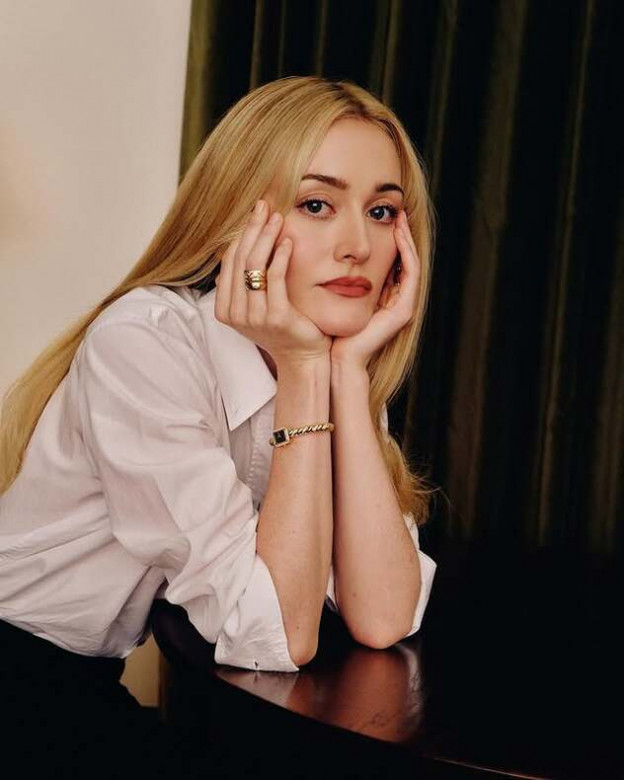 וכל כך מזכירה את קרולין בפנים (צילום: Sarah Pidgeon אינסטגרם)