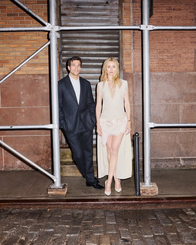 שרה פידג'ן ובן זוגה לסדרה פול קלי (צילום: Sarah Pidgeon אינסטגרם)