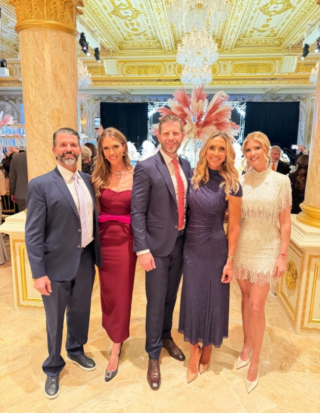 איוונקה לובשת את השמלה המדוברת באירוע שהרים אחריה אריק טראמפ (צילום: Ivanka Trump אינסטגרם)