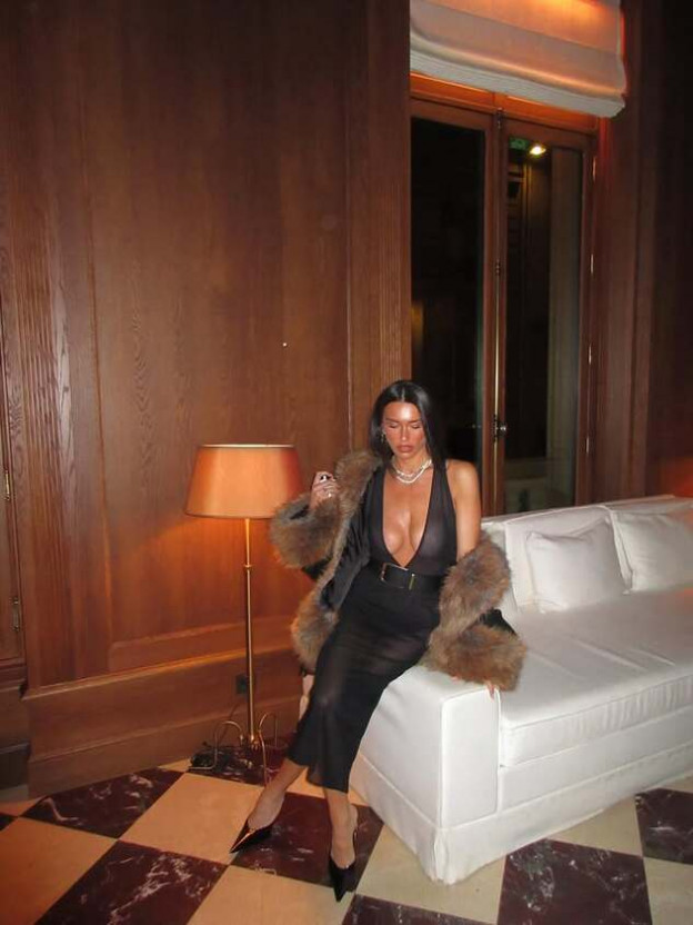 מחשוף מהעמוקים שראינו (צילום: Adel abed bespalov אינסטגרם)