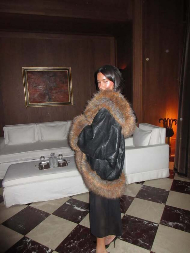 בכל זאת יש בחוץ מעלה אחת (צילום: Adel abed bespalov אינסטגרם) 