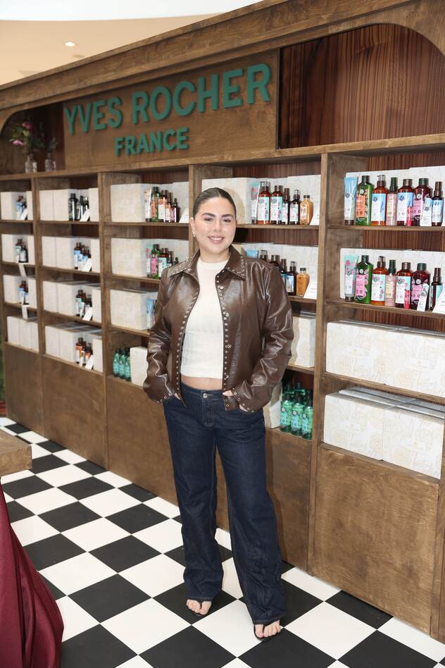 רותם רביבו בפופ-אפ של איב רושה לכבוד הוולנטיינ'ס בקניון עזריאלי אילון רמת גן (צילום: אור גפן)