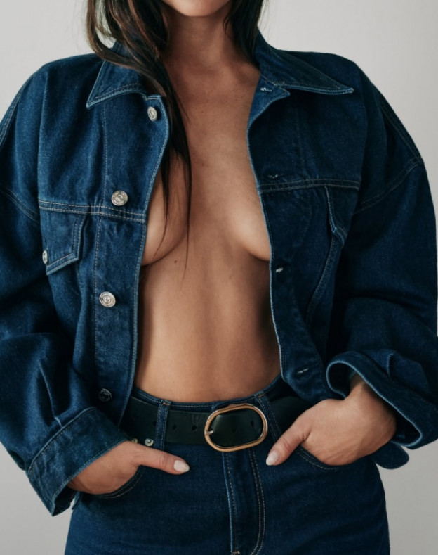 דקוטה ג'ונסון לקלווין קליין