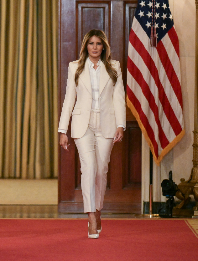 חליפה של דולצ'ה (צילום: Oliver Contreras / AFP)