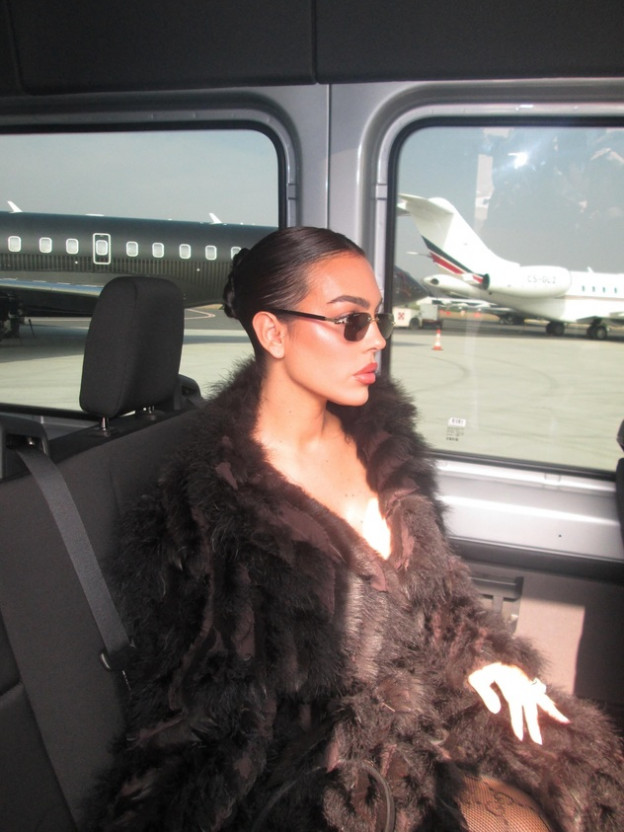 מגיעה לשבוע האופנה במטוסה הפרטי (צילום: Georgina Rodríguez אינסטגרם)