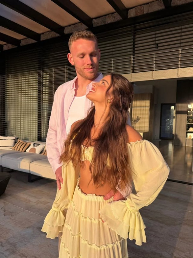 נועה קירל ודניאל פרץ בלוק חגיגי (צילום: Madame Noa Kirel Peretz אינסטגרם)