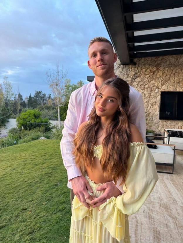 סט של בננהוט הכי חופשת קיץ שאנחנו רק יכולים לחלום עליה (צילום: Madame Noa Kirel Peretz אינסטגרם)