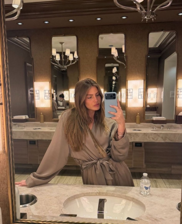 אבל תכלס, הכי יפה ככה עם חלוק אמבטיה (צילום: Taylor Malkov לגטי אימג'ס)