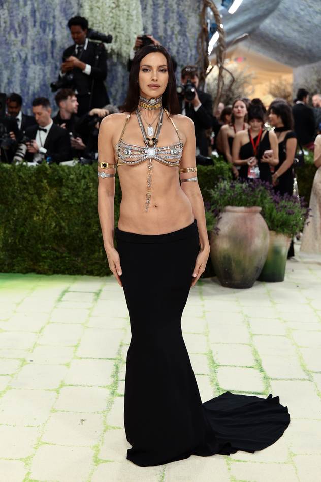 אירינה שייק (צילום: Dimitrios Kambouris/Getty Images for The Met Museum/Vogue)