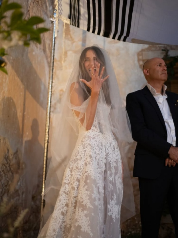 ויש טבעת (צילום: Liron Weissman אינסטגרם)