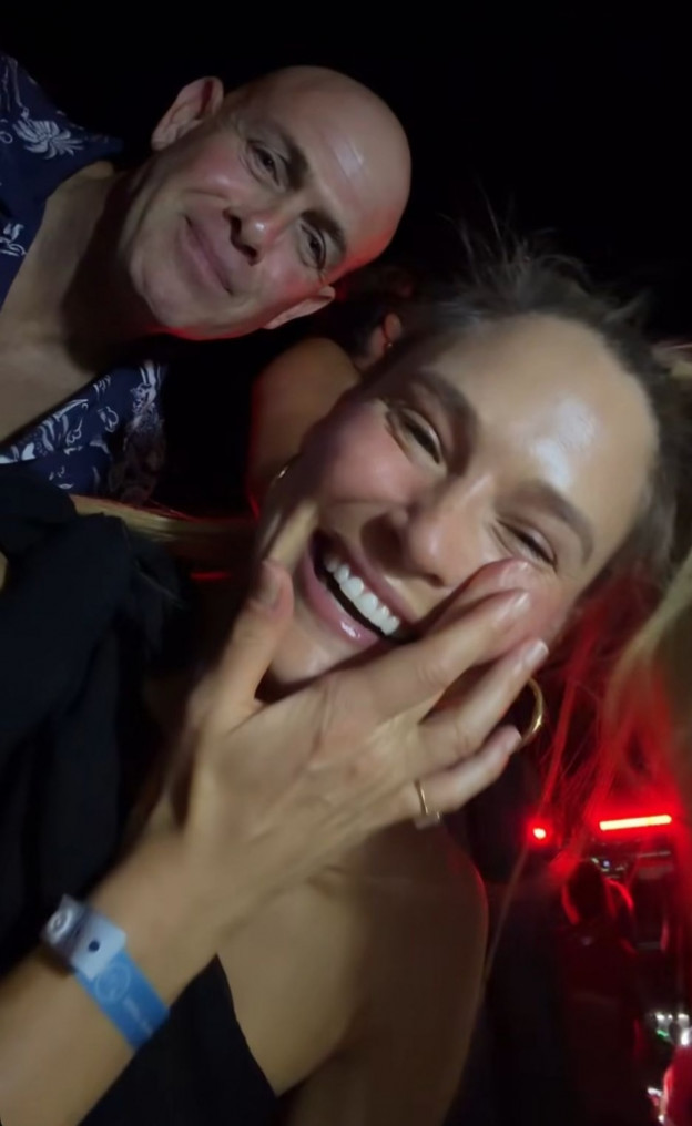 עם הבעל עדי עזרא (צילום: Bar Refaeli אינסטגרם)