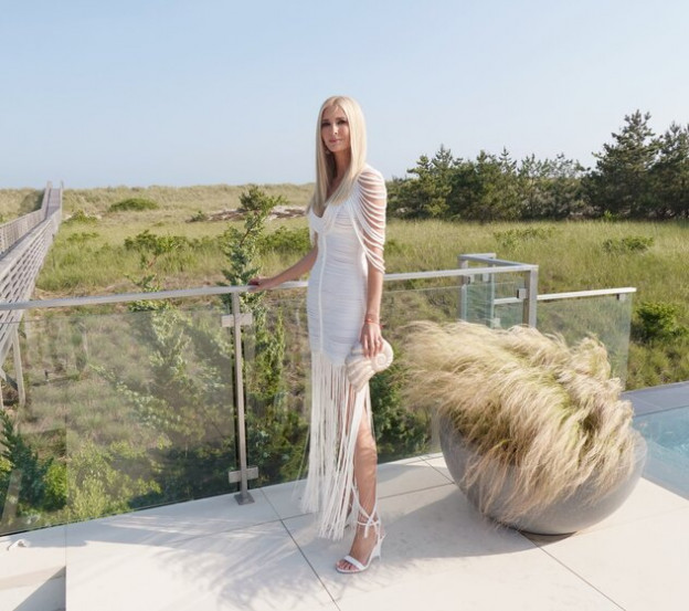 והתיק קלאץ' ההורס. 400 שקלים והוא שלכם (צילום: Ivanka Trump אינסטגרם)