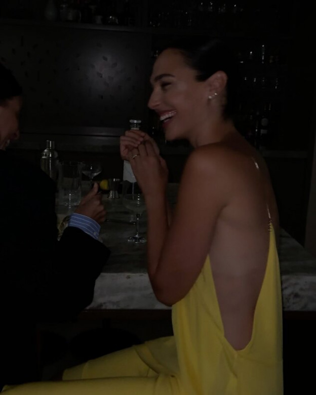 אין סקסי ויפה כמו מחשוף מהצד (צילום: Gal Gadot אינסטגרם)