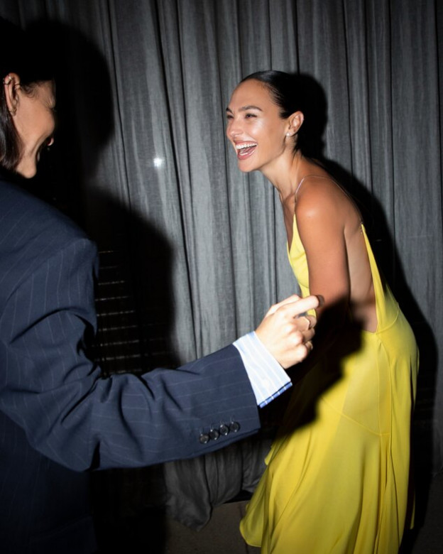 גל גדות. הפתיעה אותנו עם השמלה הזו (צילום: Gal Gadot אינסטגרם)