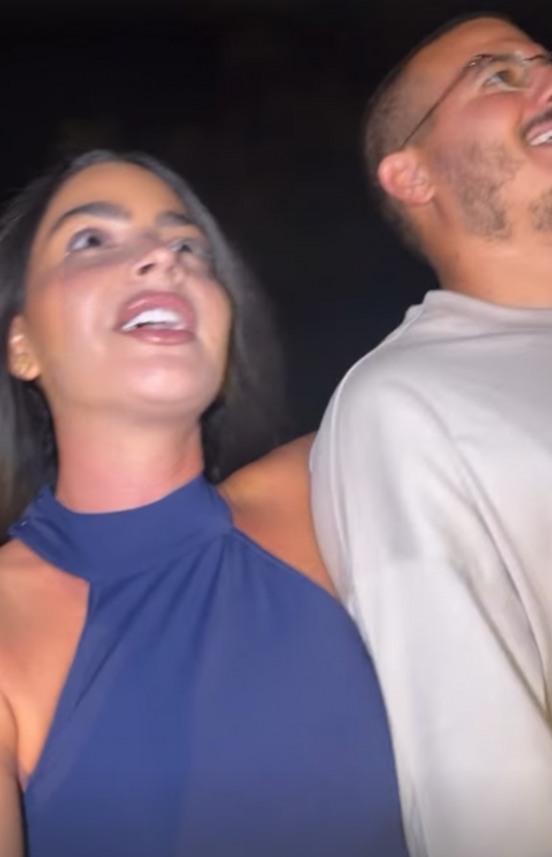 גם הוא עם צווארון גבוה (צילום: SAPIR AVISROR אינסטרם)