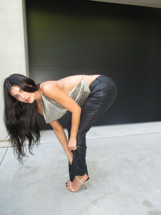 צלם כאילו נפל לי משהו (צילום: kyliejenner אינסטגרם)