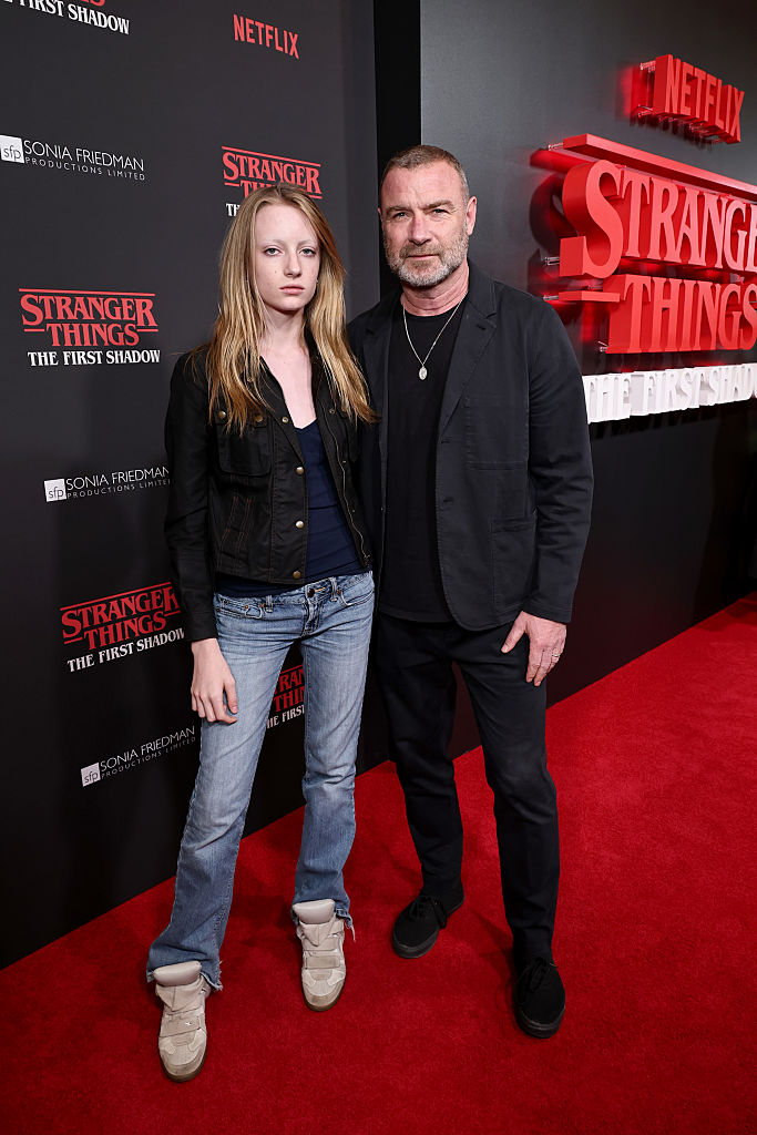 עם ליב שרייבר (צילום:  Jamie McCarthy/Getty Images for Netflix)