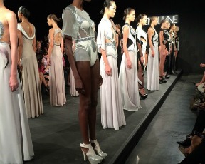 בנעליה: אלון ליבנה מארח מעצבת ישראלית על מסלול שבוע האופנה בניו יורק