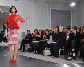 4 ערים, 4 אאוטפיטים: מה ללבוש לשבועות האופנה ברחבי העולם?