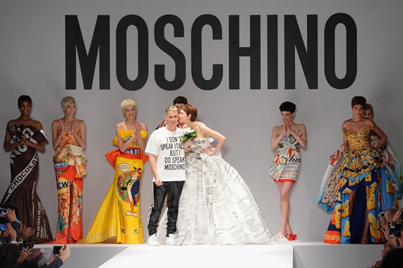 ג'רמי סקוט, המנהל הקריאטיבי בסוף התצוגה של מוסיקינו בשבוע האופנה מילאנו (צילום: גטי אימג'ס)