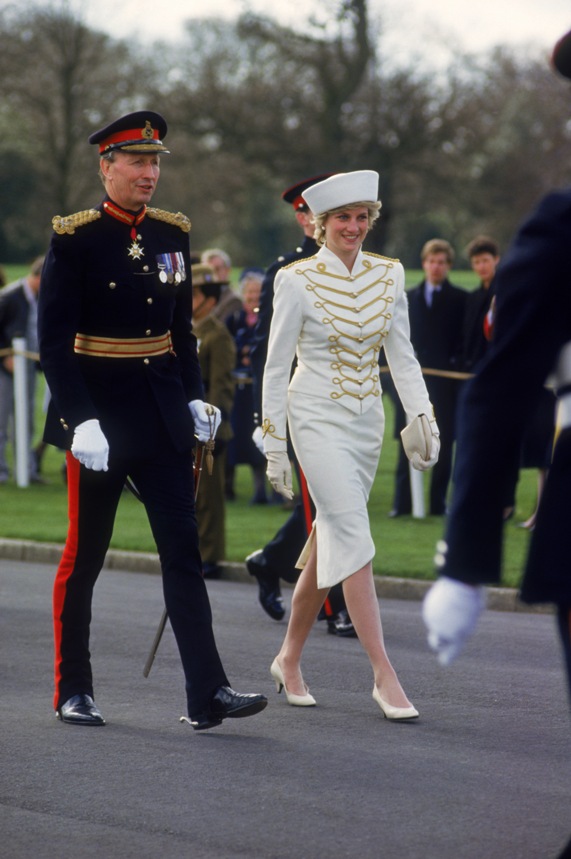 הנסיכה דיאנה בתלבושת צבאית 1987
